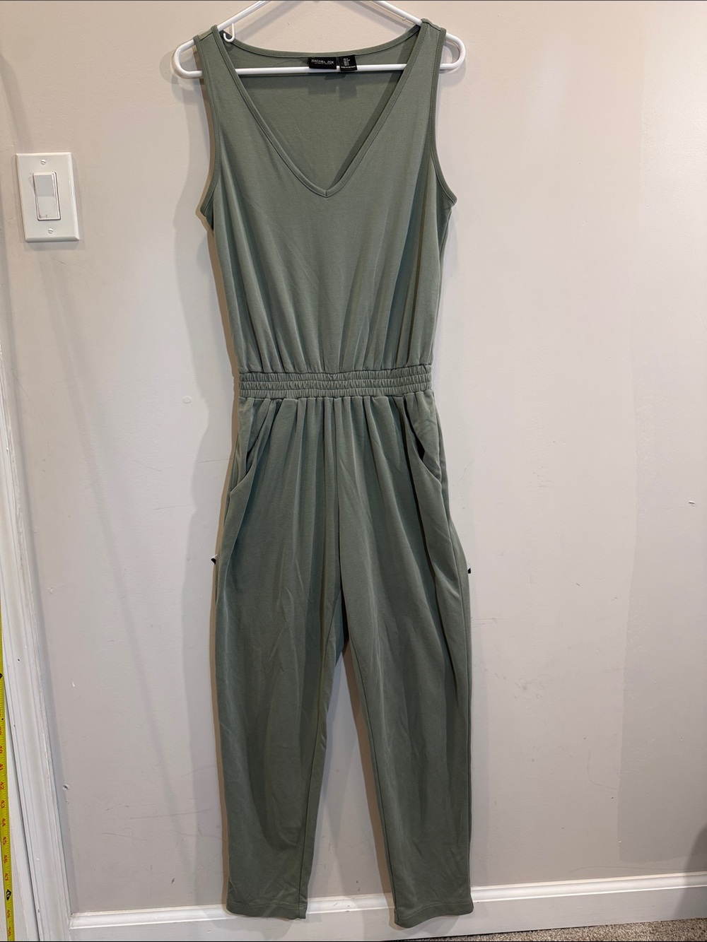 Rachel Zoe Sage Green V‑Neck Sleeveless Elastic Waist Jumpsuit Women’s Small